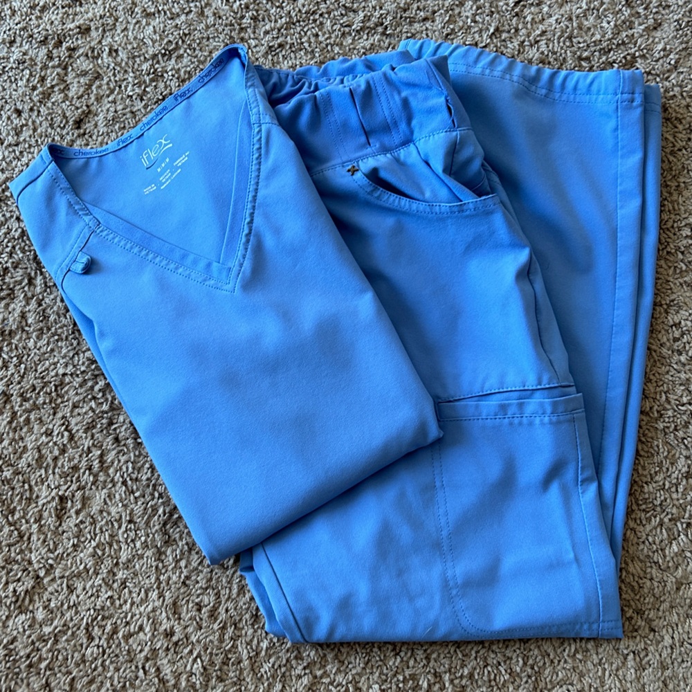 Cherokee iFlex Ciel Blue Scrub Set - Medium